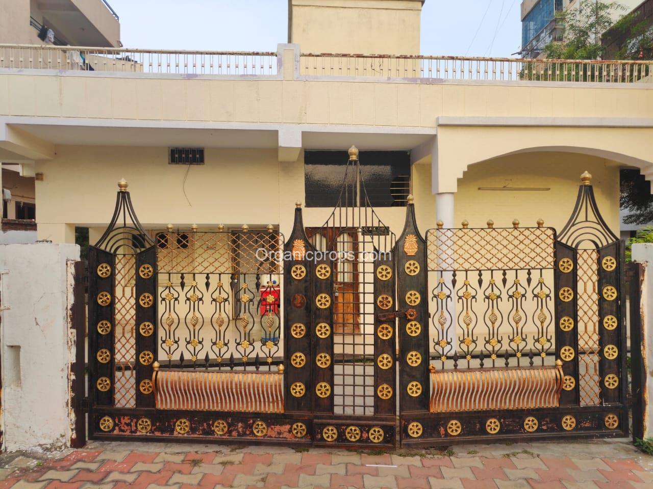 402 VAR BUNGLOW  PLOT ON SELL